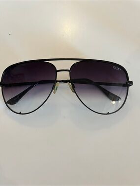 Quay Australia Black Frame Gradient Purple Lens Aviator Sunglasses New in case